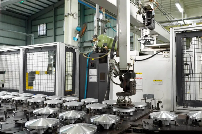 In-line automation system for efficient transfer and positioning of aluminum die castings between machining stations.
