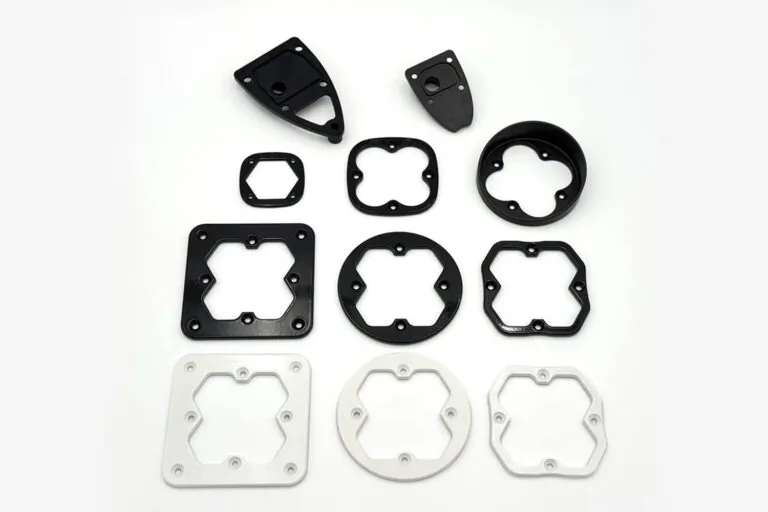 高品質黑色表面塗裝鋁合金壓鑄外殼，展現精細表面處理與一體成型安裝結構